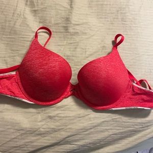 Victoria’s Secret t-shirt bra
